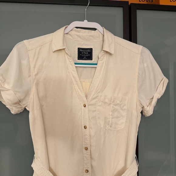 Off-White Button Up V-Neck Short Sleeve Dress with Pockets - Picture 5 of 8